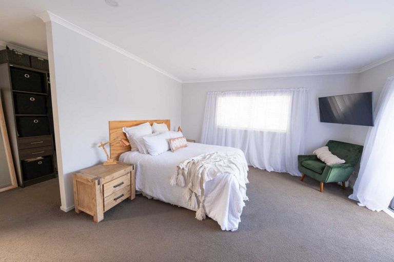 Photo of property in 14 Will Street, Huapai, Kumeu, 0810