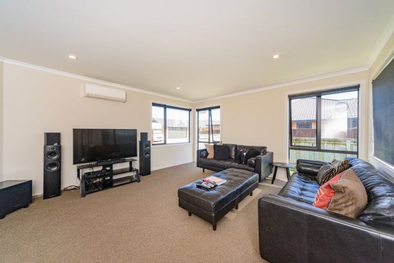 Photo of property in 16 Lorenzo Place, Kelvin Grove, Palmerston North, 4414
