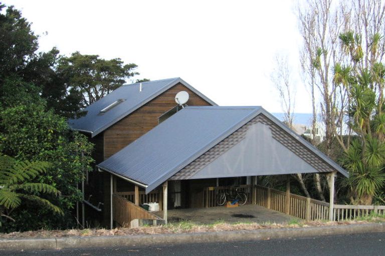 Photo of property in 2 Hill Street, Leigh, 0985