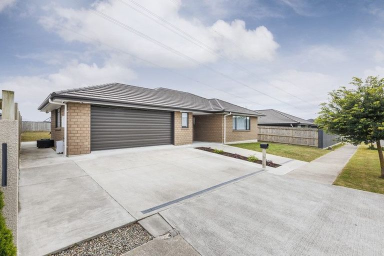 Photo of property in 4 Cyprus Place, Fitzherbert, Palmerston North, 4410
