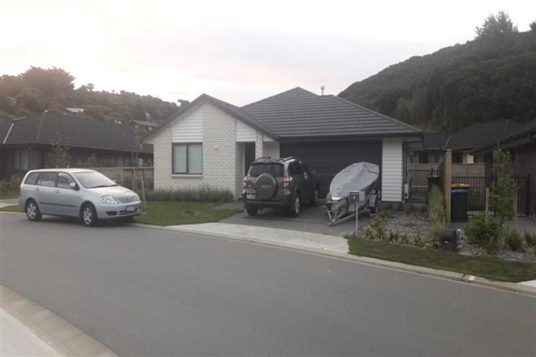Photo of property in 4 Mooring Close, Whitby, Porirua, 5024