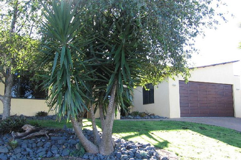 Photo of property in 3 Burnside Court, Rosedale, Auckland, 0632