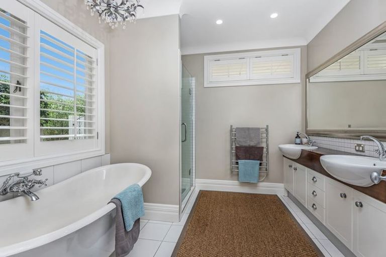 Photo of property in 19 Montgomery Crescent, Cockle Bay, Auckland, 2014