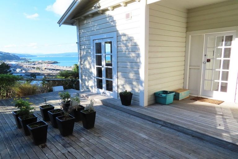 Photo of property in 16 Grosvenor Terrace, Thorndon, Wellington, 6011