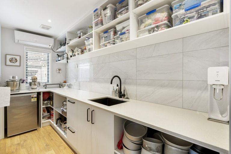 Photo of property in 5 Blatina Drive, Kumeu, 0810