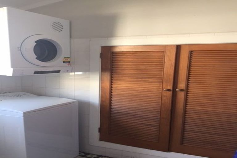 Photo of property in 7a Hawker Street, Mount Victoria, Wellington, 6011