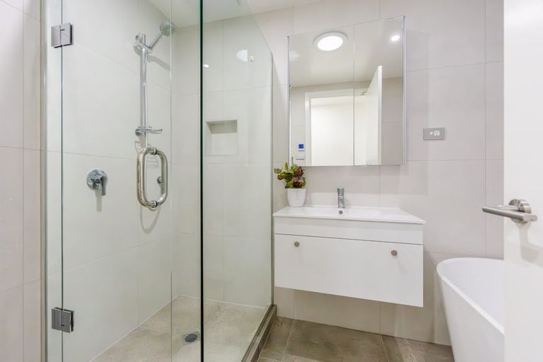 Photo of property in 8 Windlass Street, Long Bay, Auckland, 0630