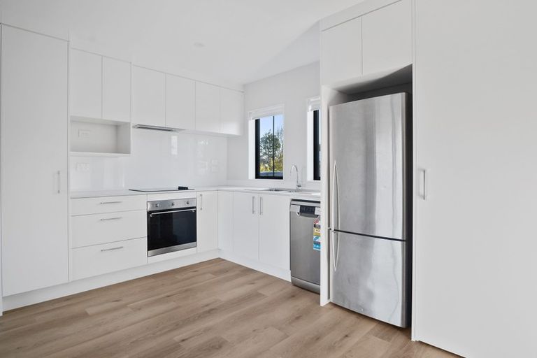 Photo of property in 10/15 Sunhill Road, Sunnyvale, Auckland, 0612