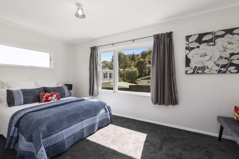 Photo of property in 28 Lowry Crescent, Stokes Valley, Lower Hutt, 5019