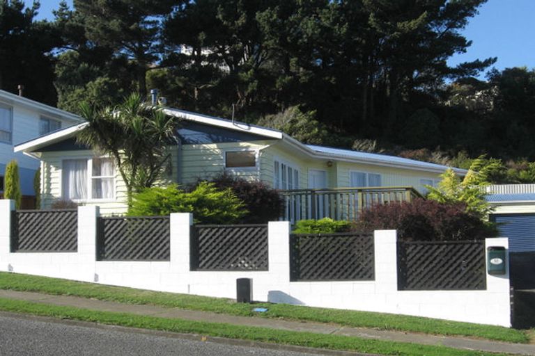 Photo of property in 52 Gloaming Hill, Titahi Bay, Porirua, 5022