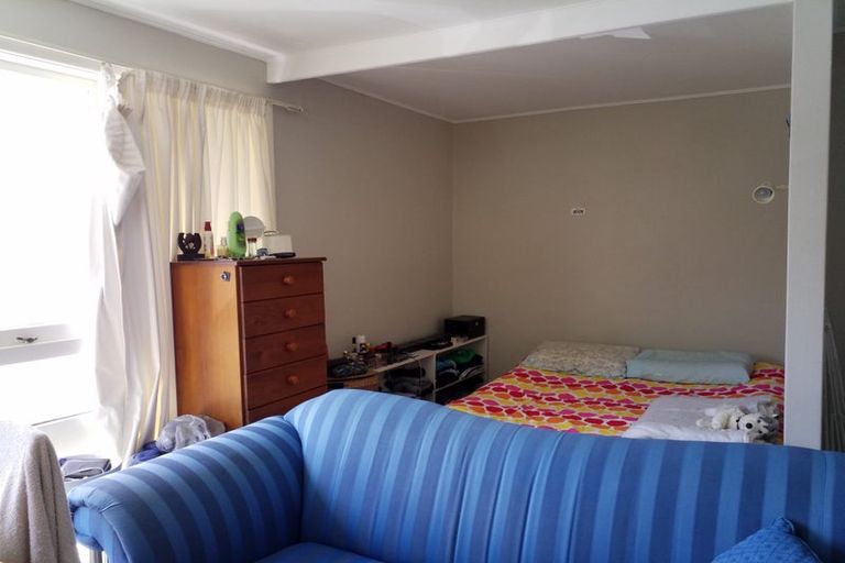 Photo of property in Churchill Flats, 213 The Terrace, Wellington Central, Wellington, 6011