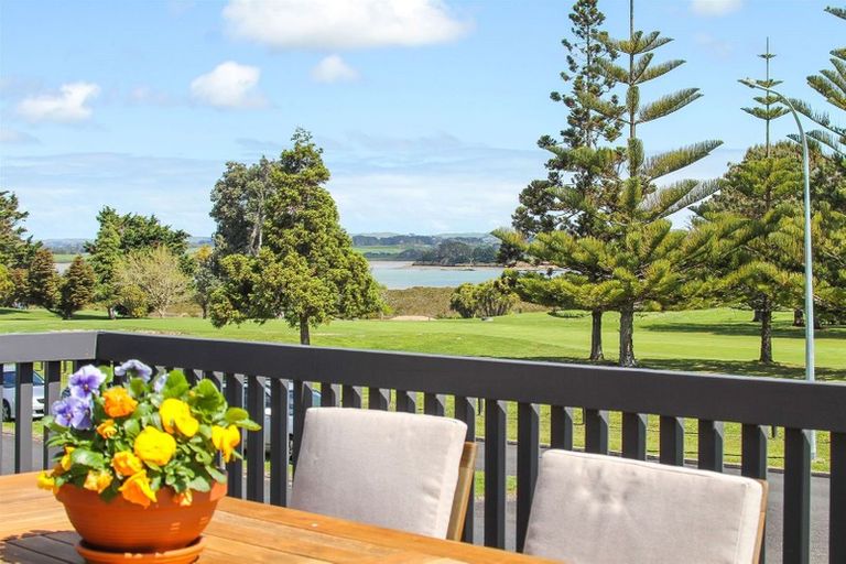 Photo of property in 3 Stella Drive, Clarks Beach, 2122