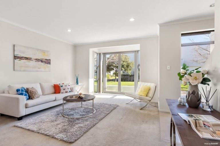 Photo of property in 8 Willow Camp Road, Takanini, 2112