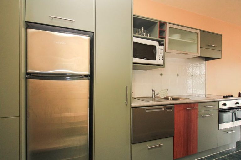 Photo of property in Atrium Towers, 6q/154 The Terrace, Wellington Central, Wellington, 6011