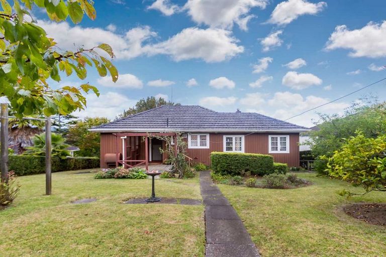 Photo of property in 26 Captain Scott Road, Glen Eden, Auckland, 0602