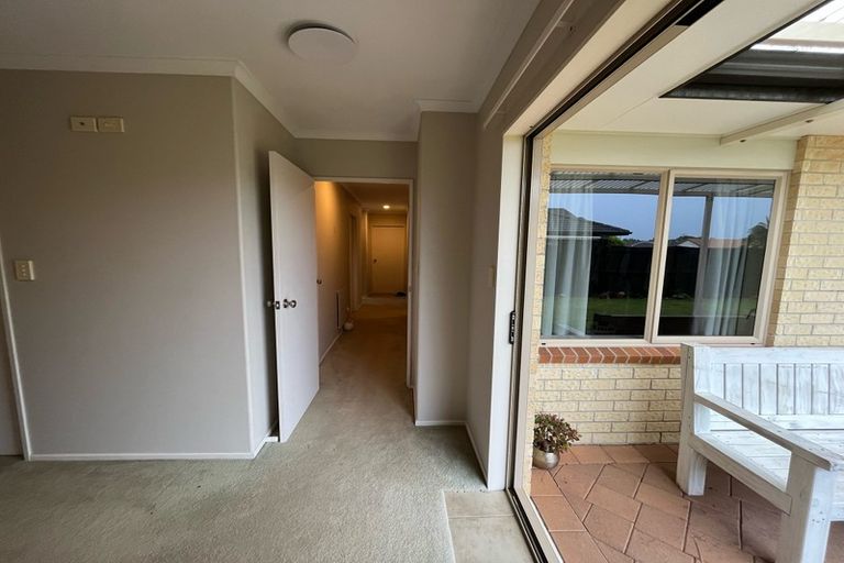 Photo of property in 1 Mcleod Place, Papamoa Beach, Papamoa, 3118