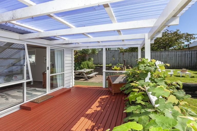 Photo of property in 4 Clarkes Crescent, Paekakariki, 5034