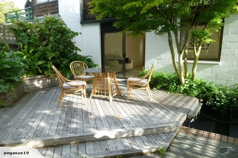 Photo of property in 2/76 Hinau Street, Riccarton, Christchurch, 8041