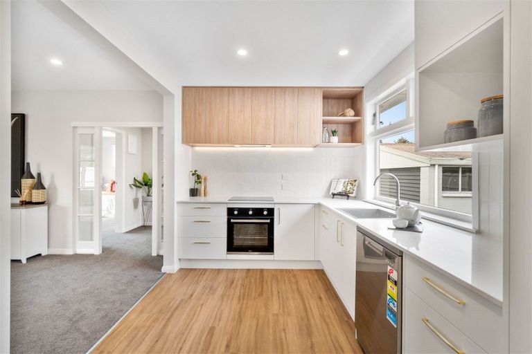 Photo of property in 9 Derrett Place, Saint Martins, Christchurch, 8022