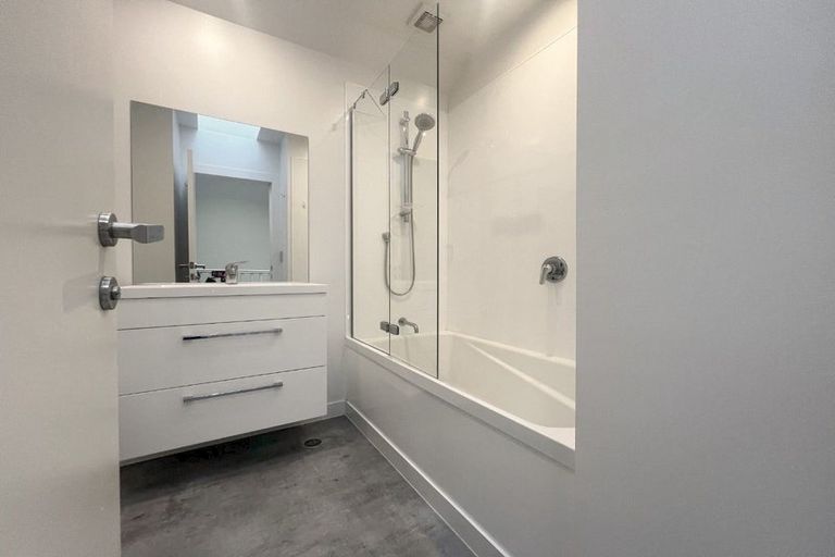 Photo of property in 3ul Papawai Terrace, Mount Cook, Wellington, 6021