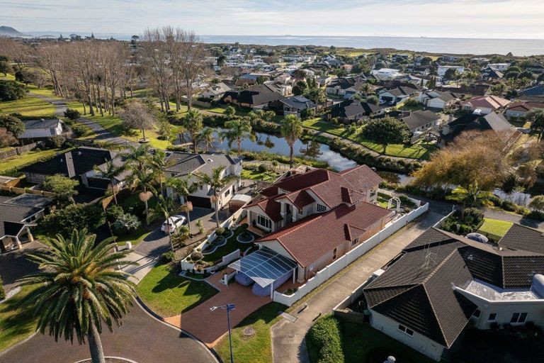 Photo of property in 76 Santa Barbara Drive, Papamoa Beach, Papamoa, 3118