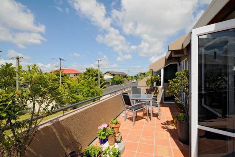 Photo of property in 1/43 Princes Street, Northcote Point, Auckland, 0627