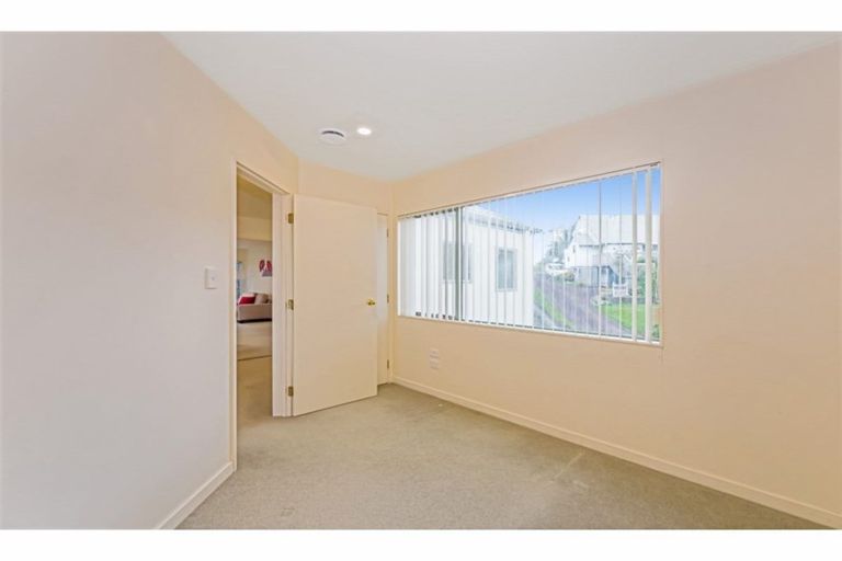 Photo of property in 2/115 Arran Road, Browns Bay, Auckland, 0630