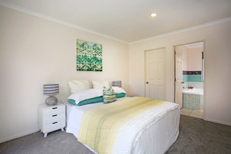 Photo of property in 8 Marlon Lane, East Tamaki, Auckland, 2016