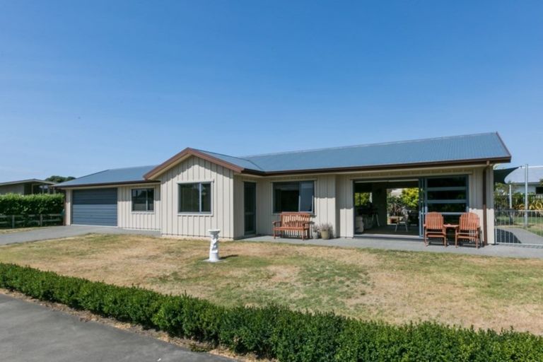 Photo of property in 16 Airini Road, Waimarama, Havelock North, 4294