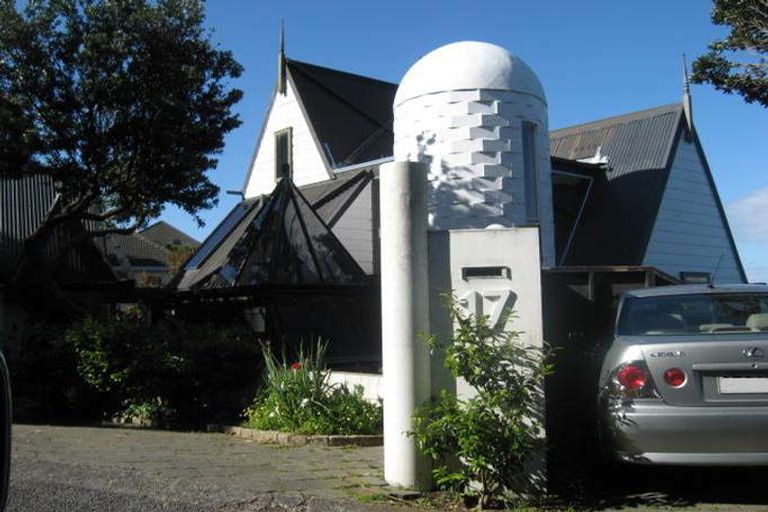 Photo of property in 17 Newport Terrace, Seatoun, Wellington, 6022