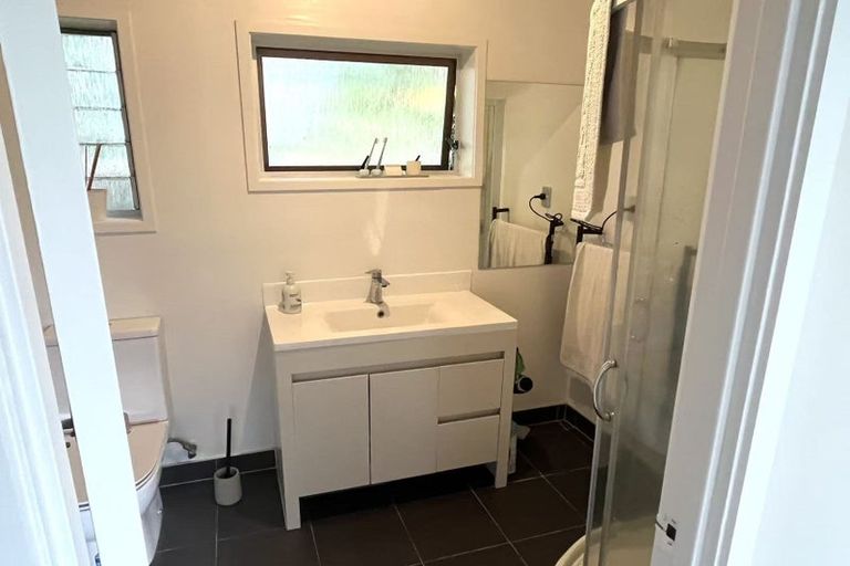 Photo of property in 2/581 East Coast Road, Browns Bay, Auckland, 0630