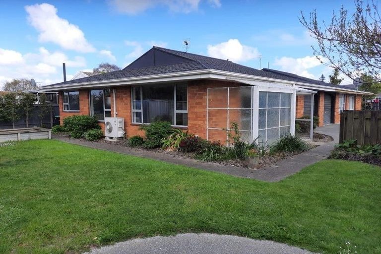 Photo of property in 2/38 Delaware Crescent, Russley, Christchurch, 8042
