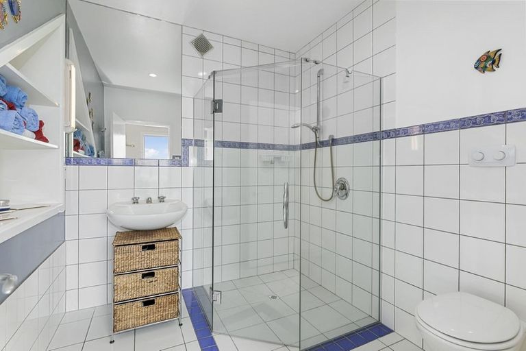 Photo of property in 516 Marine Drive, Sunshine Bay, Lower Hutt, 5013