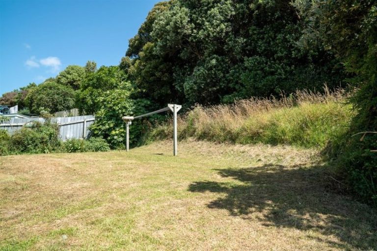 Photo of property in 160 Champion Street, Cannons Creek, Porirua, 5024