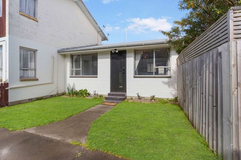 Photo of property in 2/42 Mathesons Road, Phillipstown, Christchurch, 8011