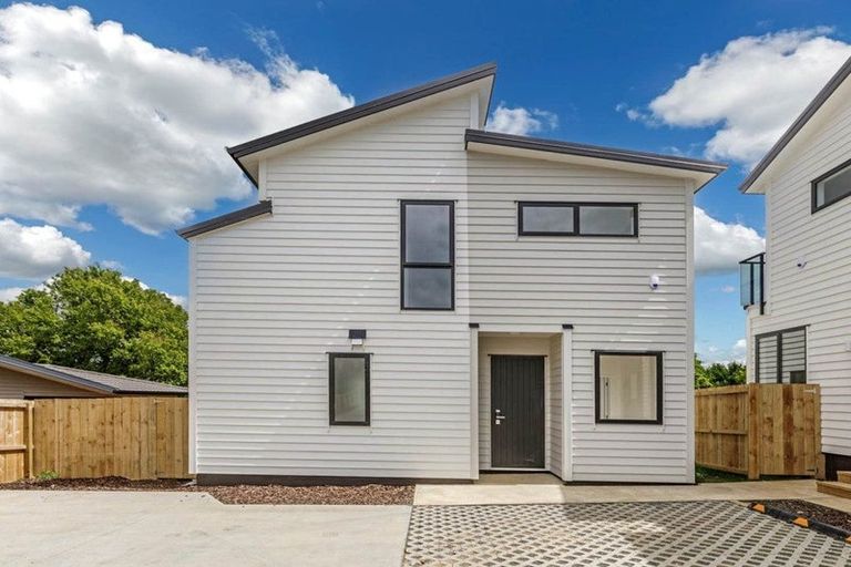 Photo of property in 7/58 Sylvan Crescent, Te Atatu South, Auckland, 0610