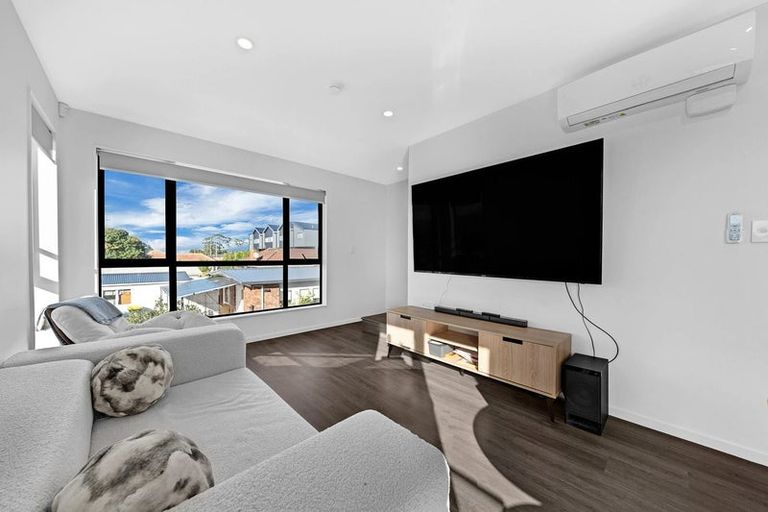 Photo of property in 3/45 Dale Crescent, Pakuranga, Auckland, 2010