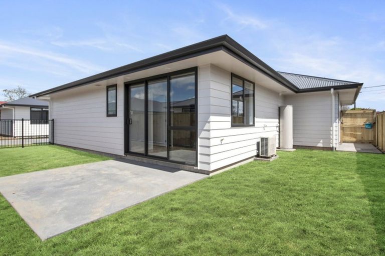 Photo of property in 2/16 Betley Crescent, Fairview Downs, Hamilton, 3214