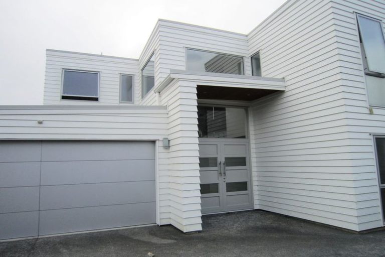 Photo of property in 10a Fraser Road, Narrow Neck, Auckland, 0624