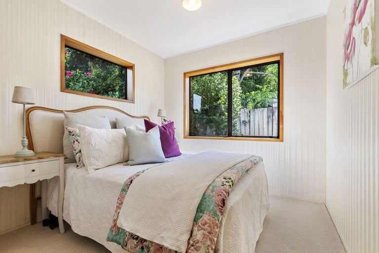 Photo of property in 2/13 Parramatta Place, Botany Downs, Auckland, 2010