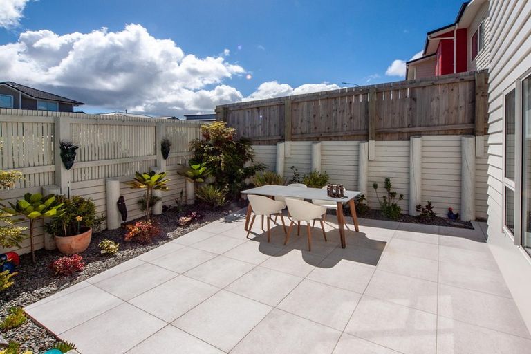 Photo of property in 11 Belize Grove, Grenada Village, Wellington, 6037