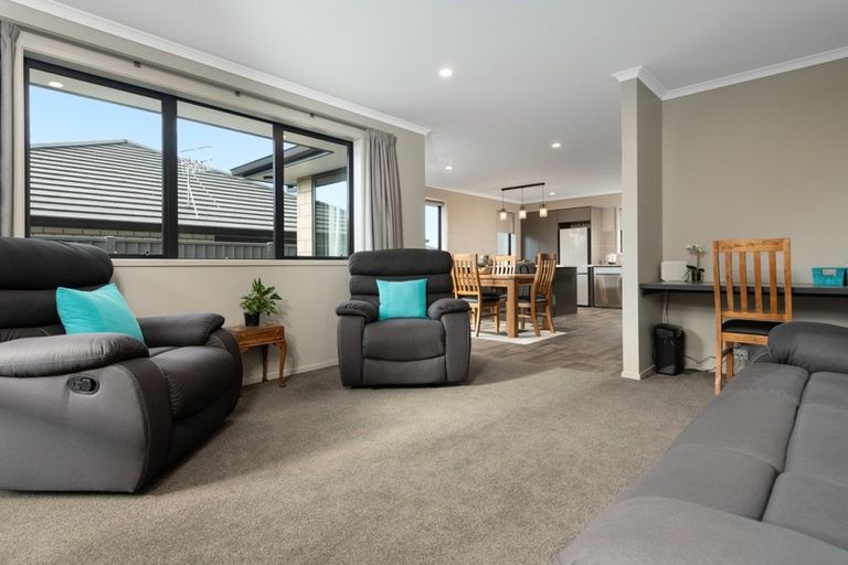 Photo of property in 28 Taffe Crescent, Pyes Pa, Tauranga, 3112