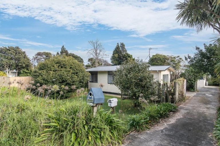 Photo of property in 5 Aorangi Road, Paraparaumu, 5032