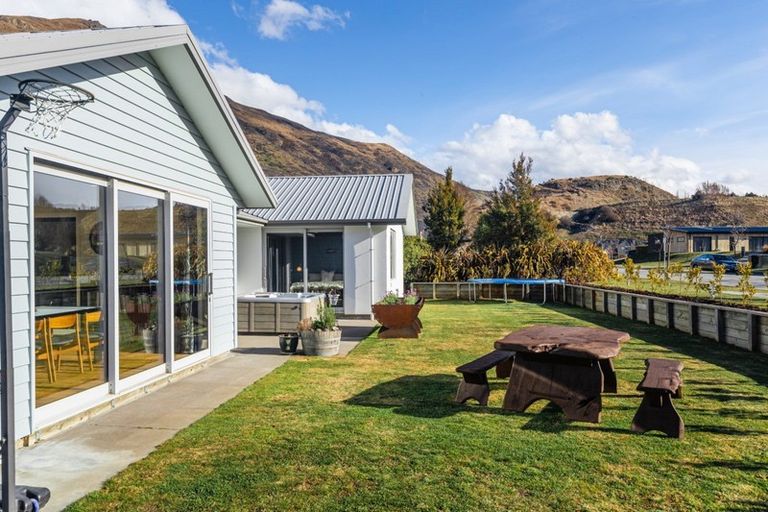 Photo of property in 2 Widgeon Place, Lake Hayes, Queenstown, 9304