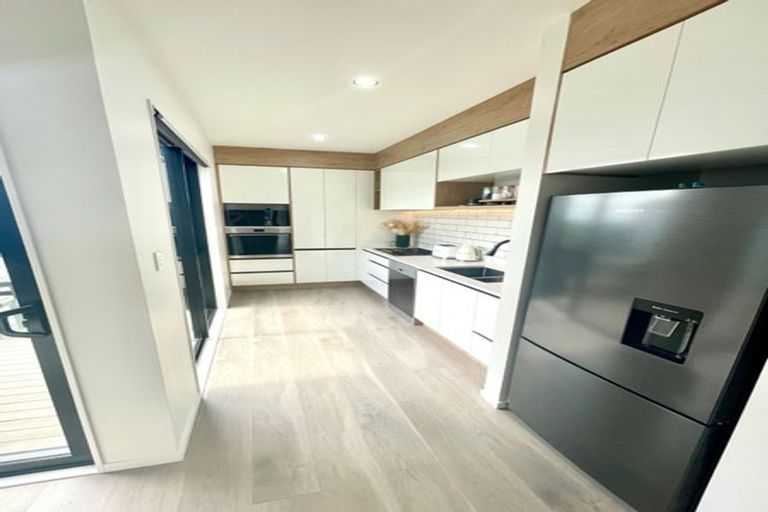 Photo of property in 5 Morus Road, Massey, Auckland, 0614