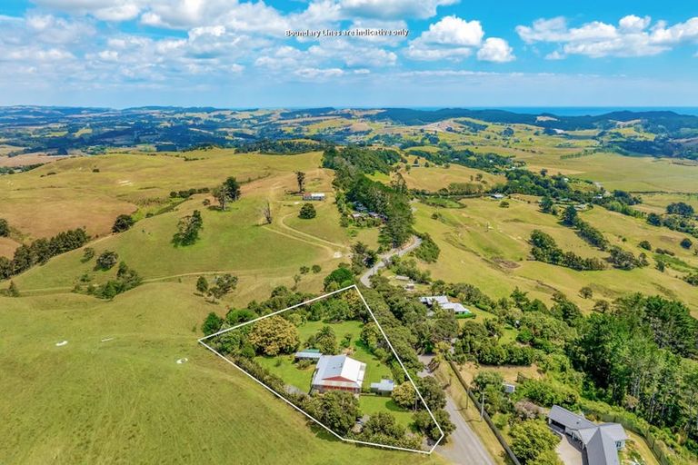 Photo of property in 236 Kiwitahi Road, Helensville, 0875