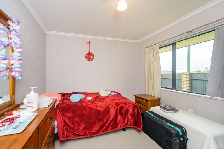 Photo of property in 114 Ruapehu Drive, Fitzherbert, Palmerston North, 4410