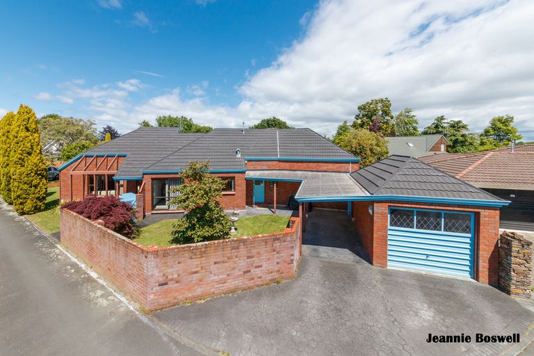 Photo of property in 43 Ihaka Street, Hokowhitu, Palmerston North, 4410