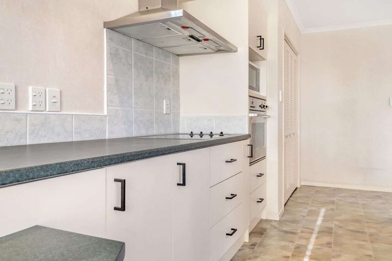 Photo of property in 1/186 Marine Parade, Mount Maunganui, 3116