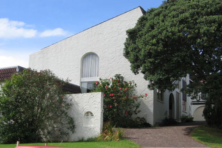 Photo of property in 2/11 Huntly Road, Campbells Bay, Auckland, 0630